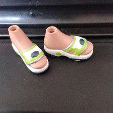 Bratz Doll Boyz Pair Of Shoes - Boy Flip Flip Sliders - White & Green (T2257)