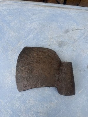 ANTIKER HANDGESCHMIEDETER AXTKOPF
