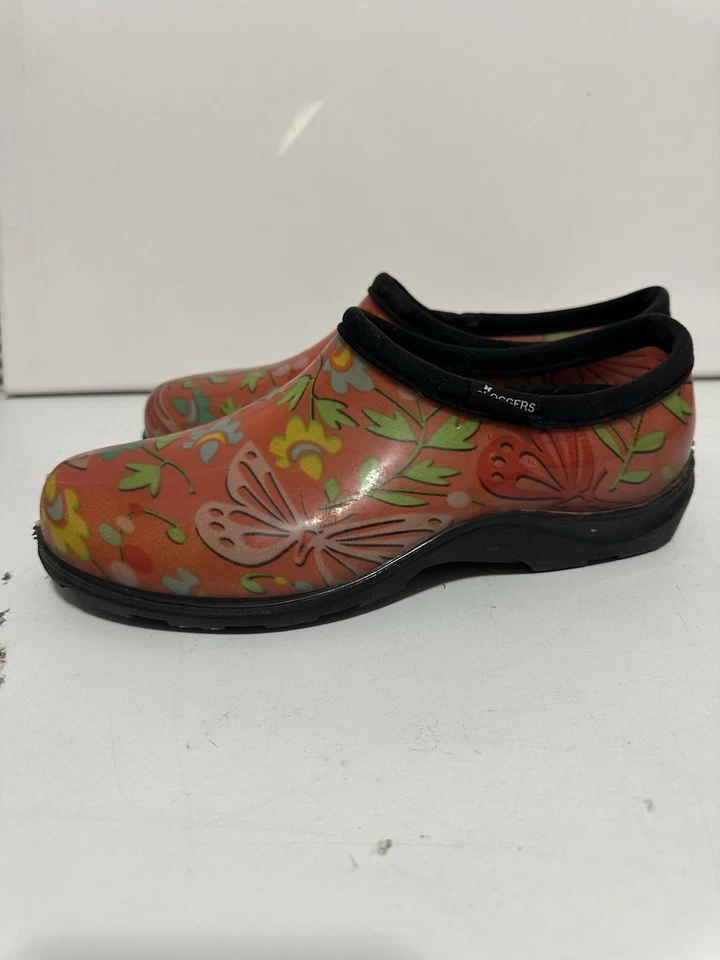 Sloggers Mujer 8 Zuecos de Jardinería Impermeables Mariposas Flores Rojo Comodidad Foto 3 de 4