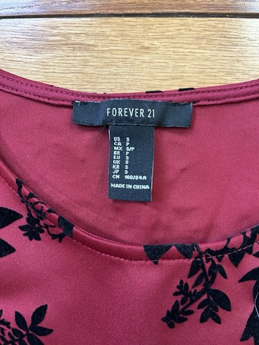 Forever 21 Burgunderrot & Schwarz Samt Print Schößchen Ärmellos Top, Damen S - Bild 6 von 10