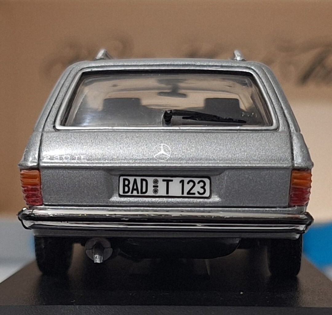 Mercedes-Benz 230 TE (W123) Break 1975 Silver 1:43 Minichamps