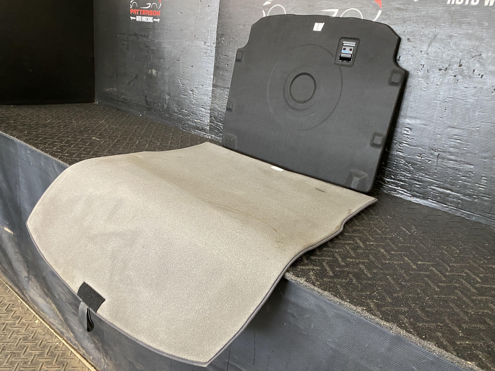 11-18 BENTLEY CONTINENTAL GT TRUNK CARPET & SPARE TIRE COVER 3W0863547F