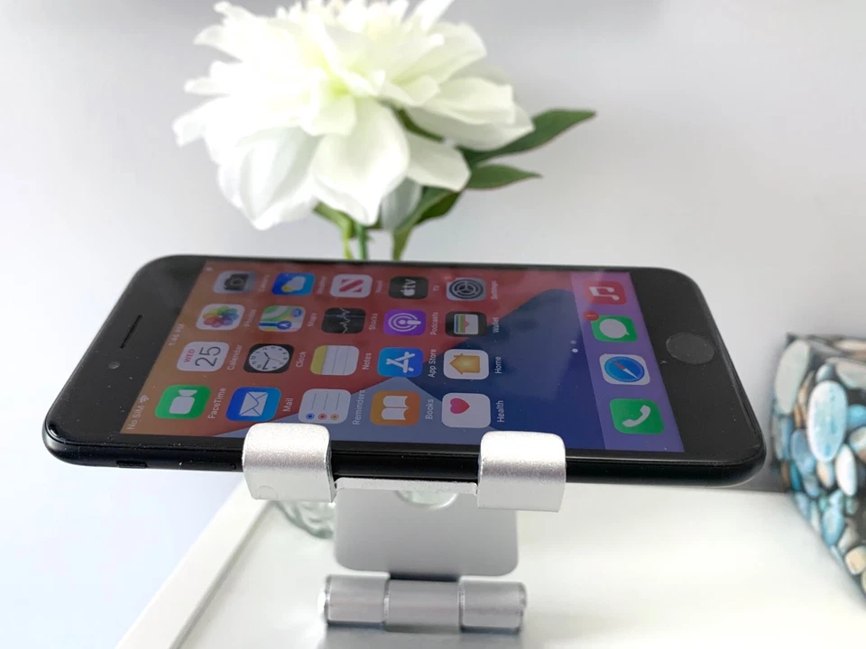 Apple iPhone 7 - 32GB - Black (Unlocked)+ EXCELLENT !!! ON SALE ~ - Image 2 of 2