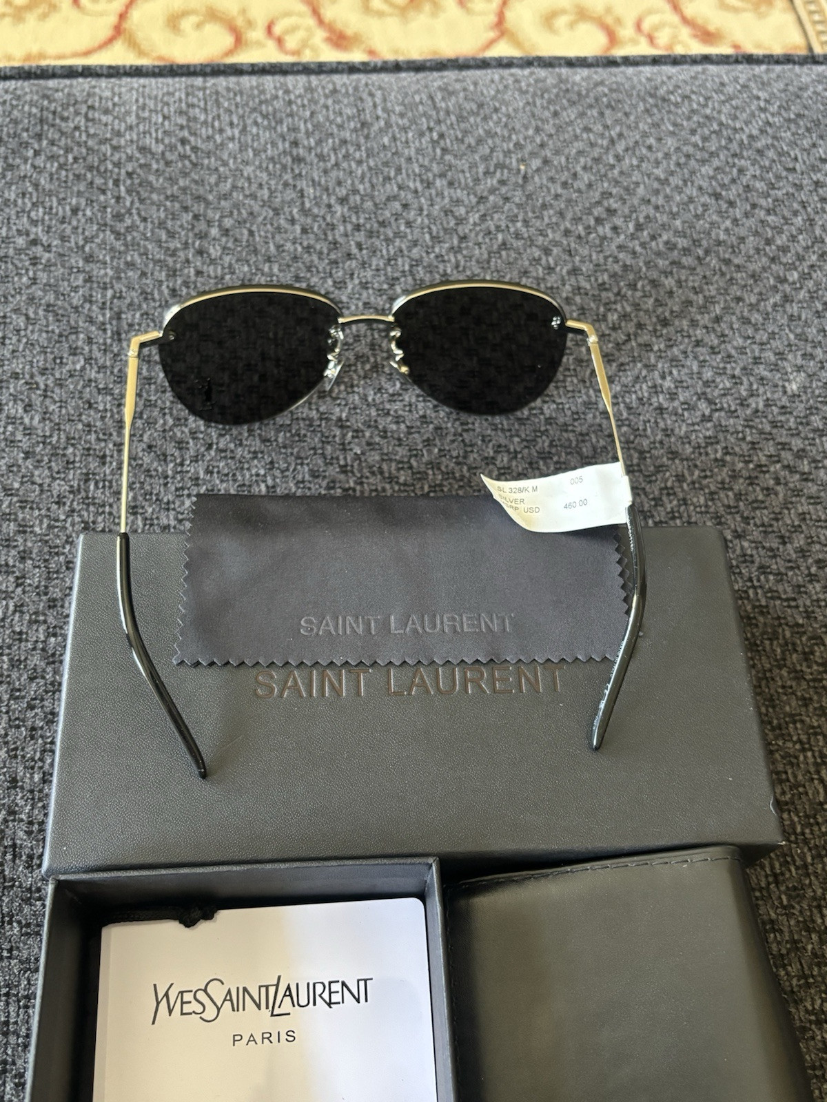 Occhiali da sole Saint Laurent Nuovi con scatola e documenti Unisex Prezzo consigliato è 460$