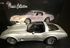 AUTOart 1/18 Chevrolet Corvette 1978 25th Anniversary 71121