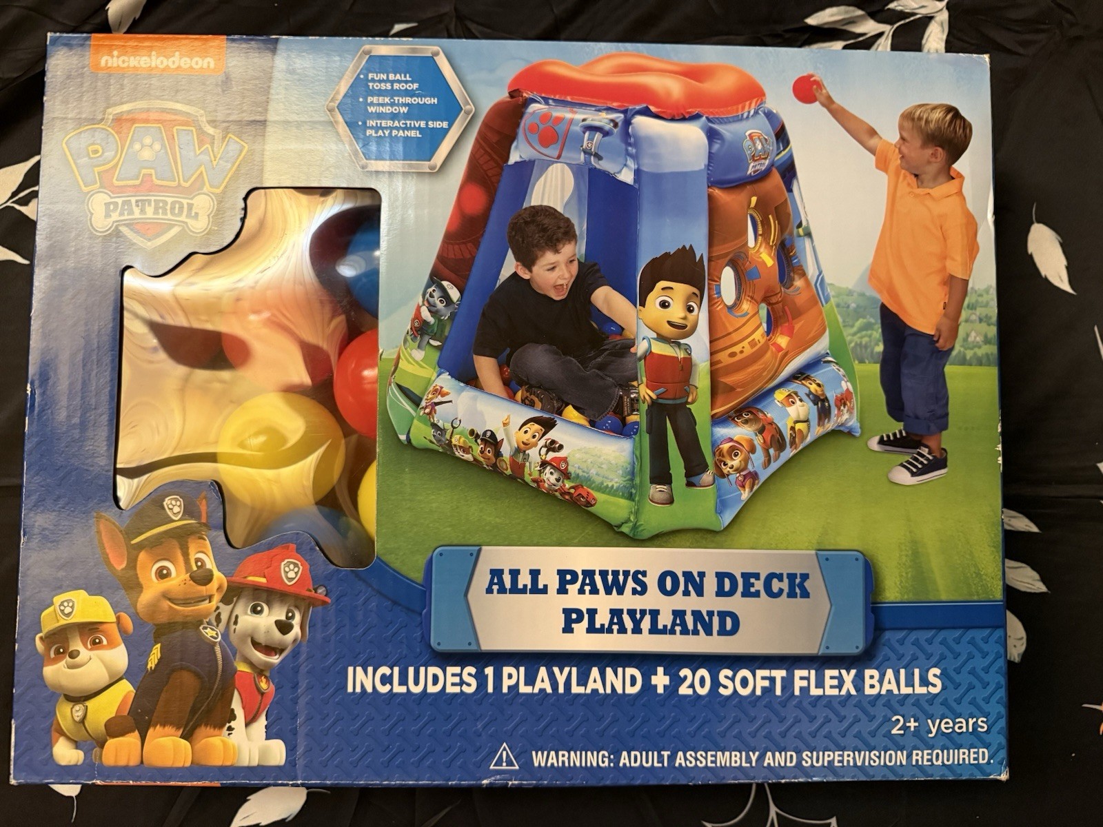 Paw Patrol All Paws On Deck Playland  w/20 Soft Flex Balls I