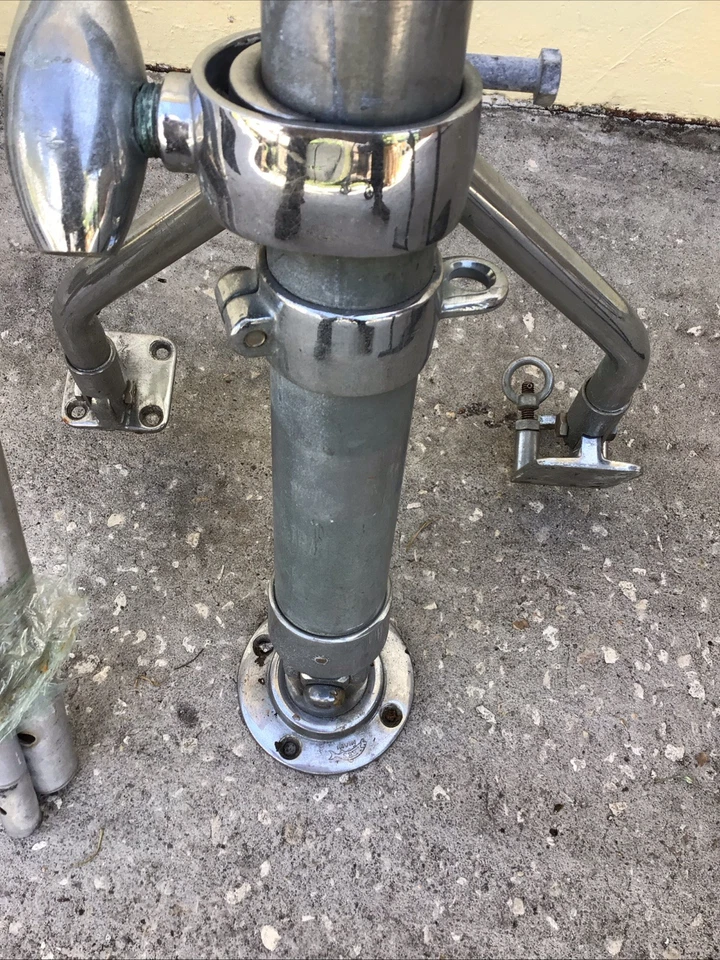 lee's tackle Jr Outrigger Bases And Poles - Image 2 of 4