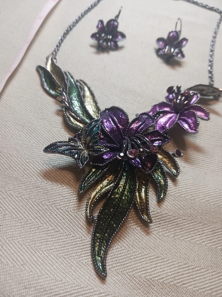 Set Earrings Necklace. Purple Lilies Leverback Earwires. Adjustable Neck Chain - Image 2 of 4