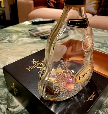 HENNESSY The ORIGINAL XO Extra Old Cognac (empty bottle) 700ml +