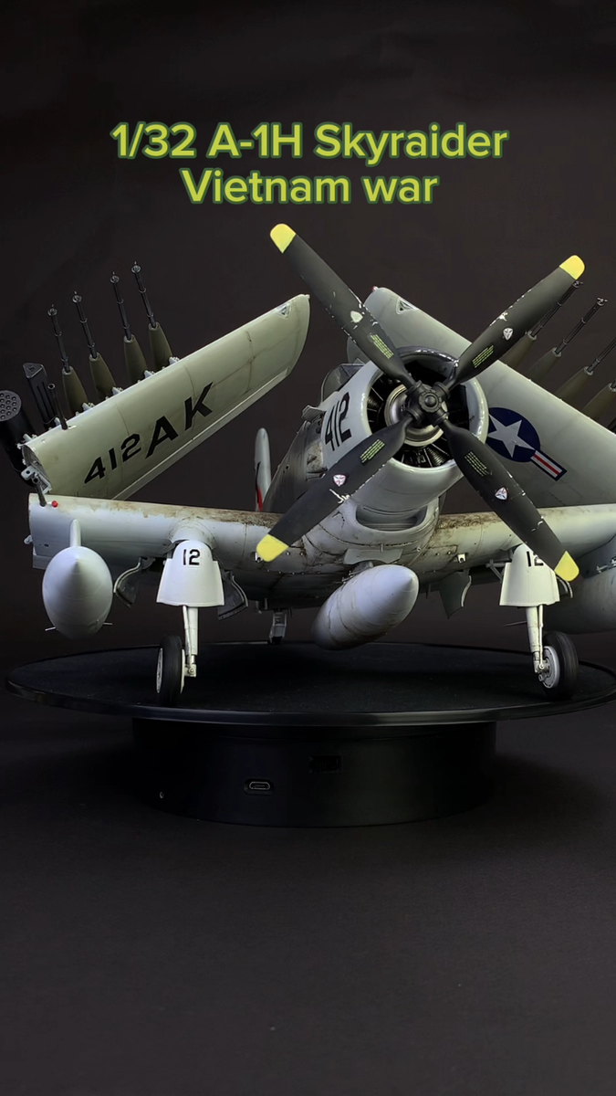 Pre-Order) USN VA-176 Squadron A-1H Skyraider Vietnam war 1:32 Pro