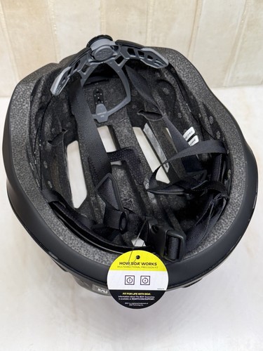 NEW Oakley ARO3 Lite Helmet Blackout Medium M Cycling Road Bike BOA Ventilated - Picture 7 of 14