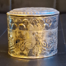 EPNS Dose mit Deckel, versilbert, oval, florales Relief, gestanzt EPNS