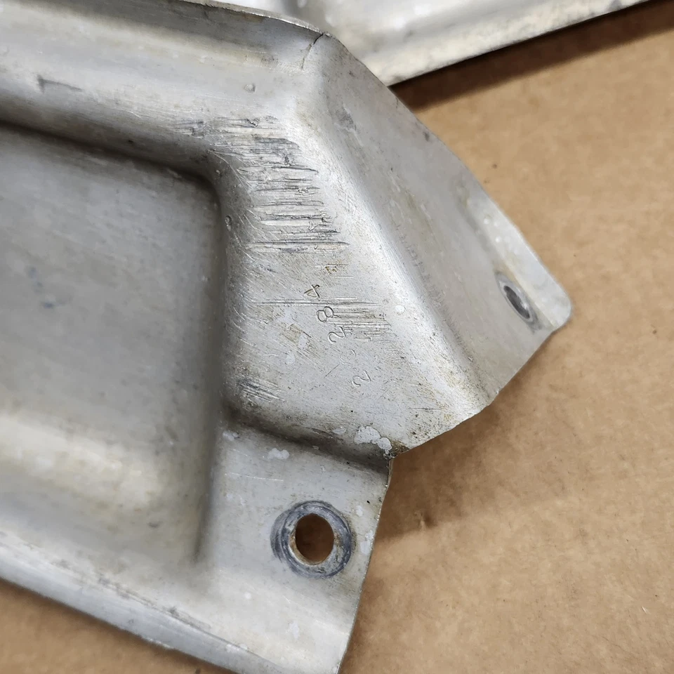 PAR de capas protetoras de mola de suspensão dianteira 84-94 C4 Corvette - Imagem 3 de 4