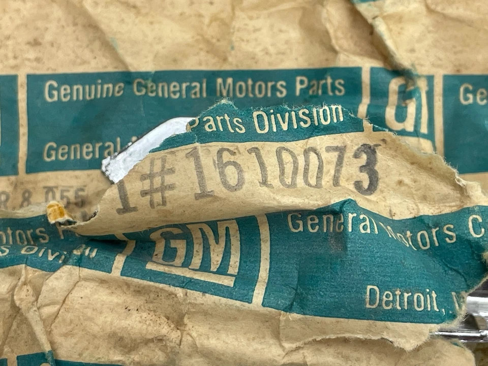 NOS GM 1977 1978 1979 凯迪拉克车头灯眉饰左头面板德维尔 — 第 4/4 张图片