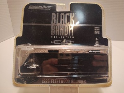 1:64 Greenlight Black Bandit 1986 Fleetwood Bounder RV Motorhome