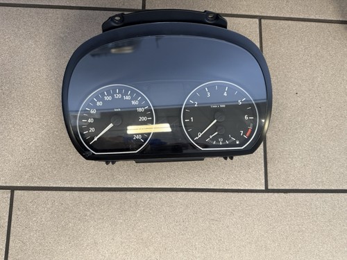 BMW E81 E87 116i Kombiinstrument Tacho Borg 1024932-31  / 6974645-01 (49)