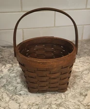Small Round Berry Basket With Swing Handle Unsigned Fruit Decor Country Rustic