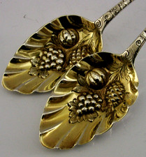 JOHNSON CRESTED GEORGIAN STERLING SILVER BERRY SERVING SPOONS 1790 ANTIQUE 96g