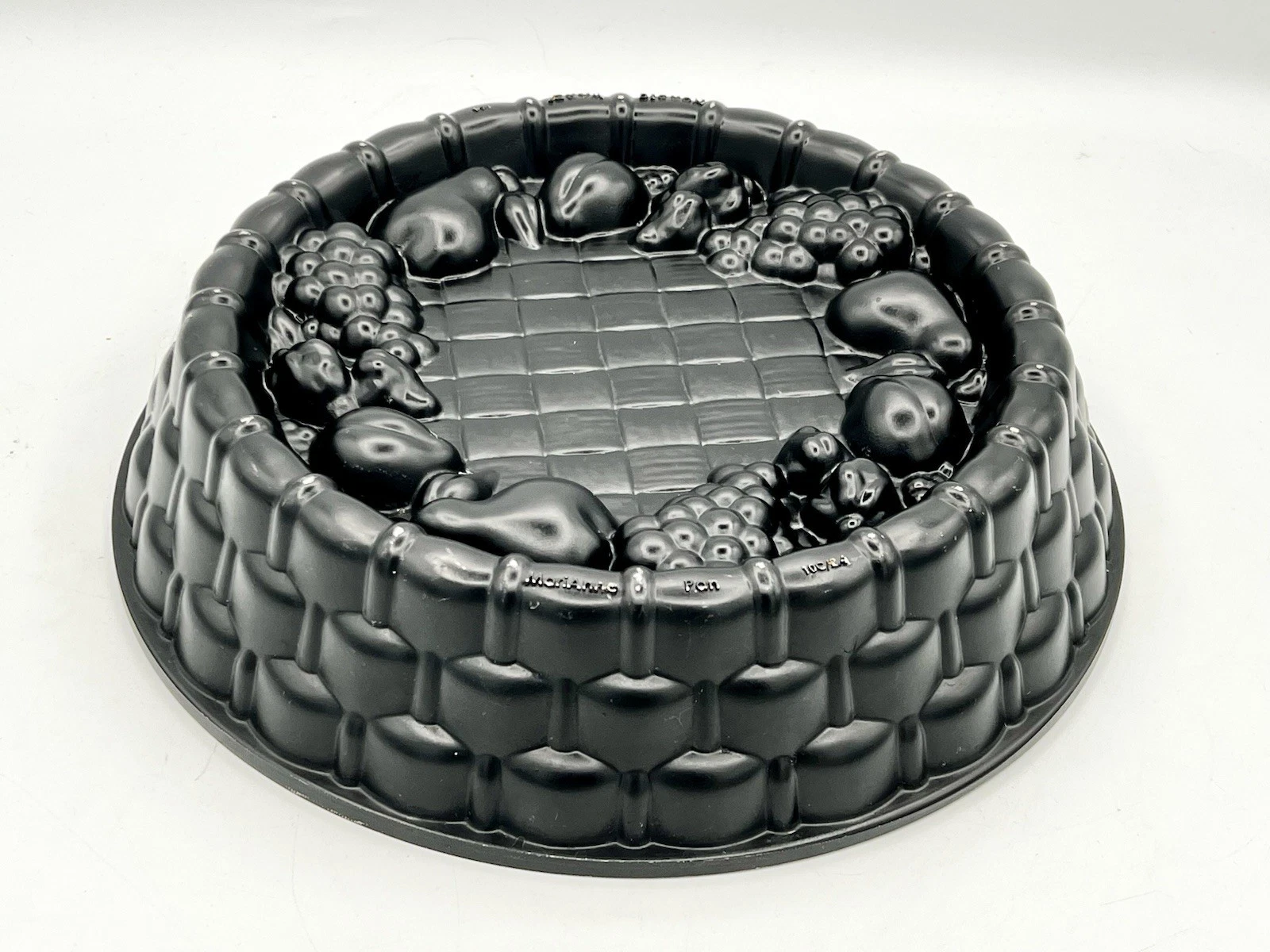Nordic Ware Marianne 10-Cup Fruit Cake Pan Basket Weave Cast Aluminum Mold