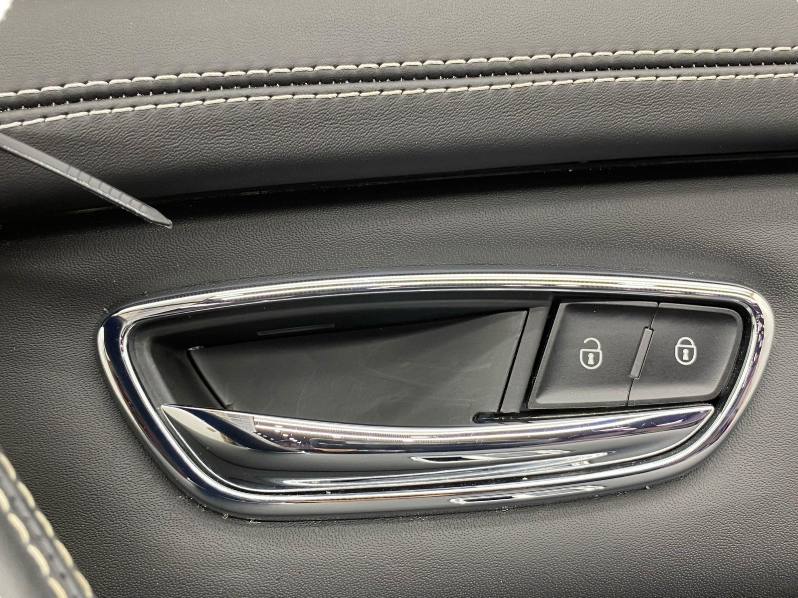 2016-2020 BENTLEY BENTAYGA OEM RH FRONT RIGHT DOOR TRIM PANEL | BELUGA (BB)