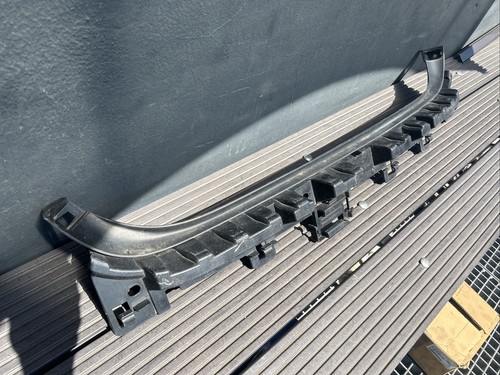 Original BMW E90 LCI Facelift Führung Stoßstange Mitte hinten 7058522