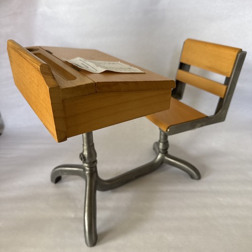 Vtg Pleasant company AMERICAN GIRL Molly McIntyre school desk retired wood