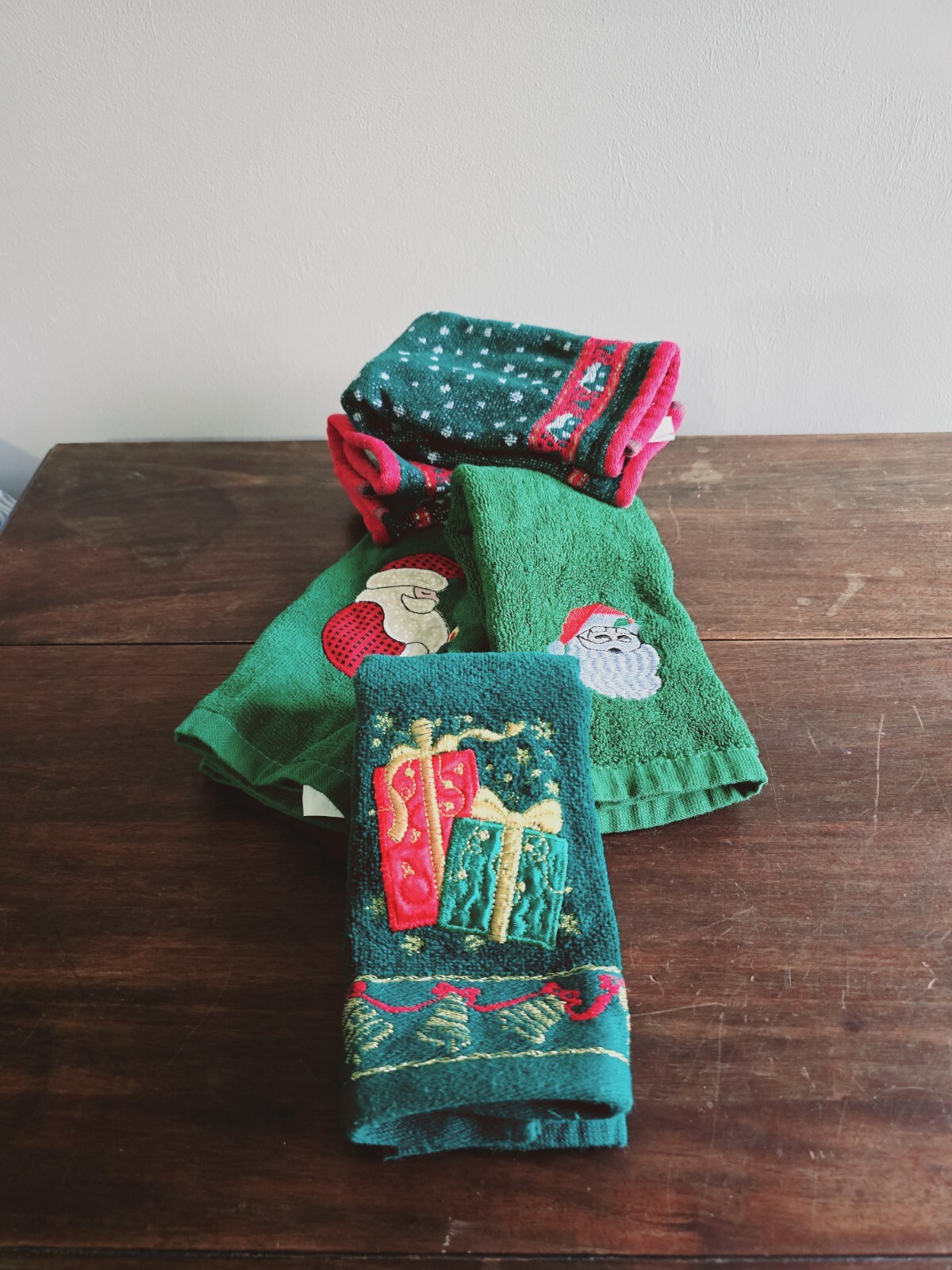 VTG Lot Of 5 Green Christmas Holiday Decor Bathroom Hand Towels Santa