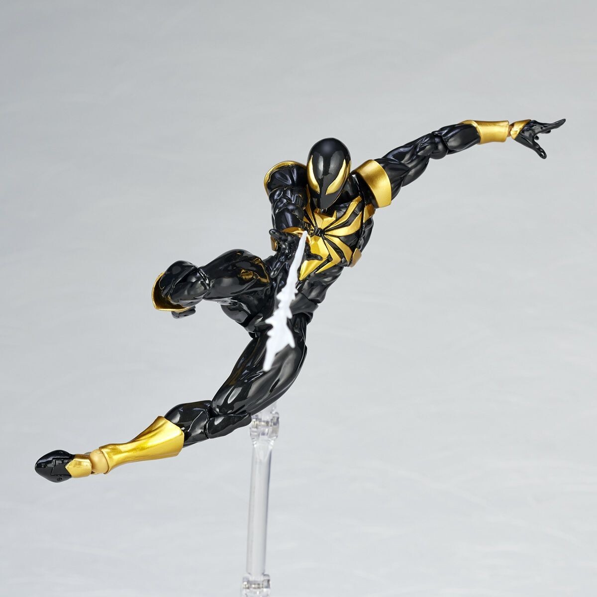 Revoltech Amazing Yamaguchi Iron Spider Onyx Stealth Tech Ver. U.S