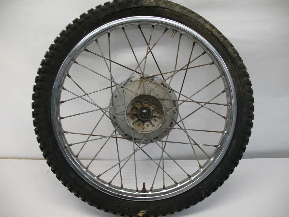 1976 YAMAHA DT400 FRONT WHEEL - Image 3 of 4