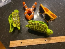 LOT OF 4 CLOTHESLINE PINS TOWEL HOLDERS - FINDING NEMO THEME ACCESSORIES