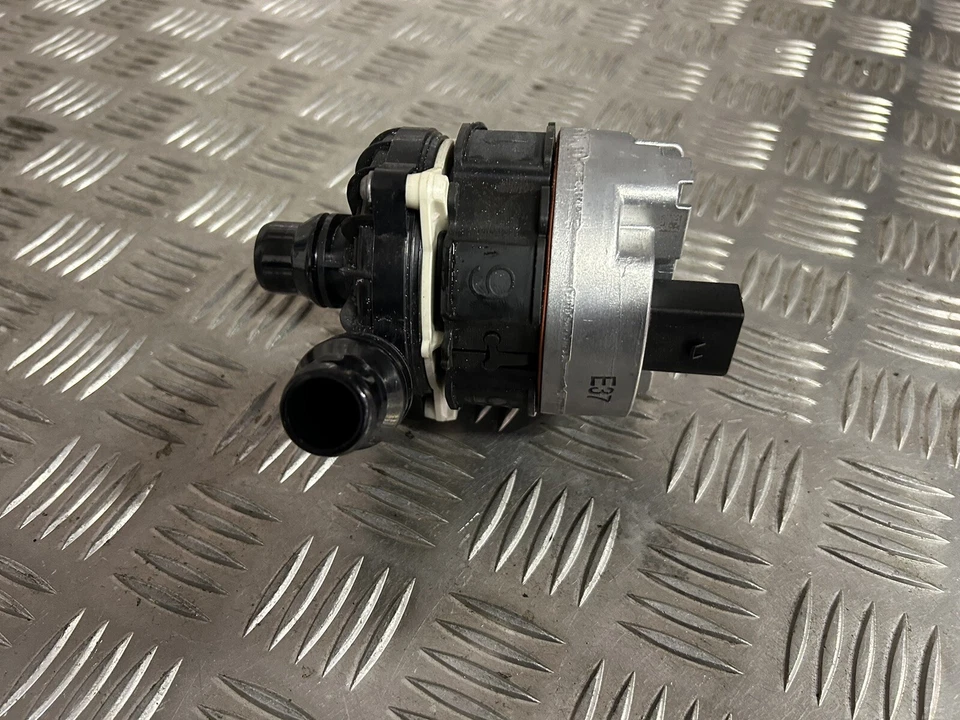 Mercedes-Benz Sprinter W907 W910 Temperature Coolant Pump A0005003800 Genuine - Image 3 of 4