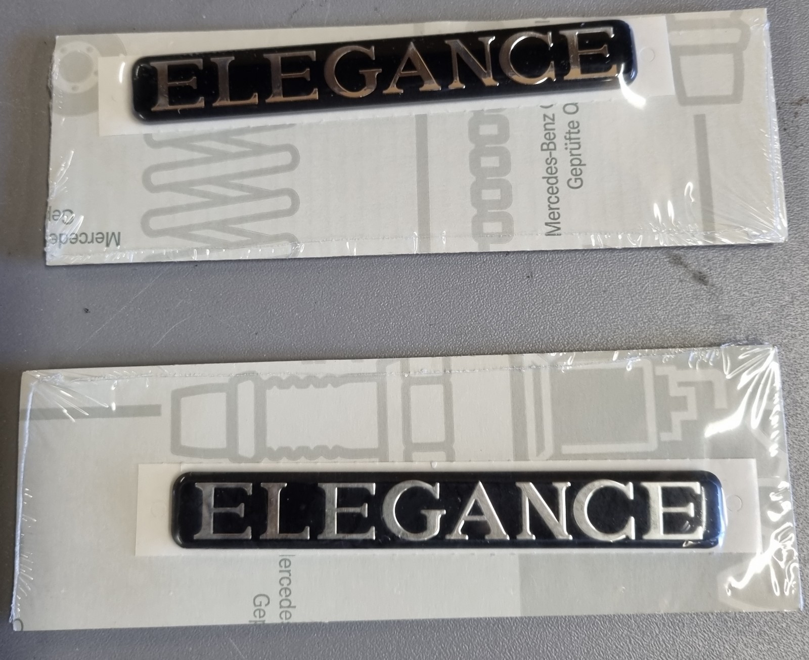 Emblème BADGE ELEGANCE MERCEDES A 210 817 15 20 en finition chrome argenté
