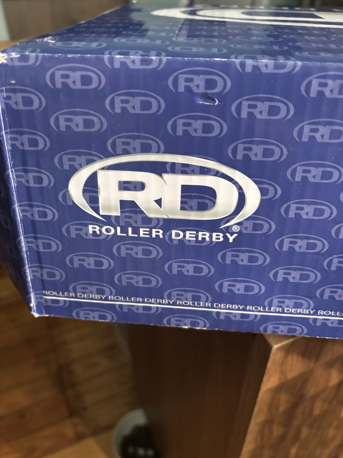 ROLLER DERBY STREET KING ROLLER SKATES WHITE  SIZE  WOMENS 7 GOOD CONDITION