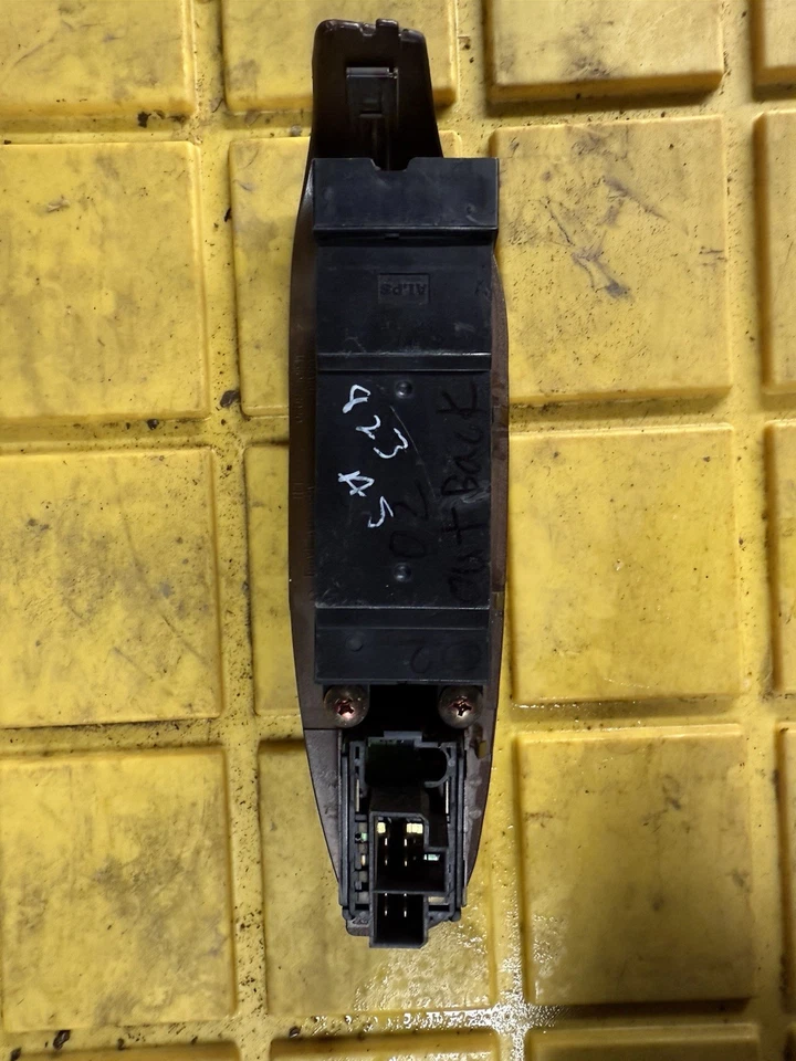 2000-04 Subaru Legacy/ Outback Power Window Control Switch Without Heated Mirror - Image 2 of 2