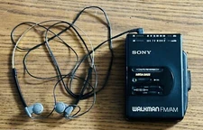 SONY WALKMAN WM-F2065 FOR PARTS AUTO REVERSE RADIO CASSETTE PLAYER HEADPHONES