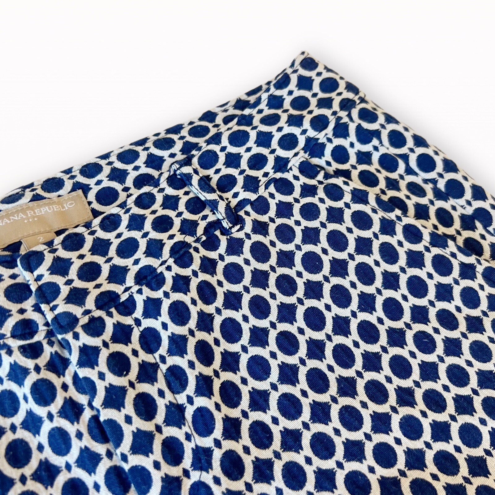 Banana Republic Navy + White Geometric Print Shorts Size 2 image 4