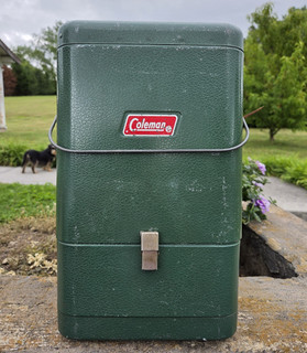 Vintage Coleman 220/228 lantern metal guillotine case model#228 567