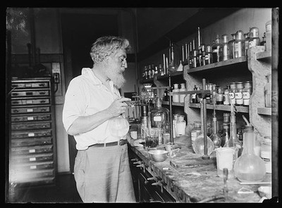 Dr. Henry S. Washington, of the Carnegie Institution of Washington, is making a