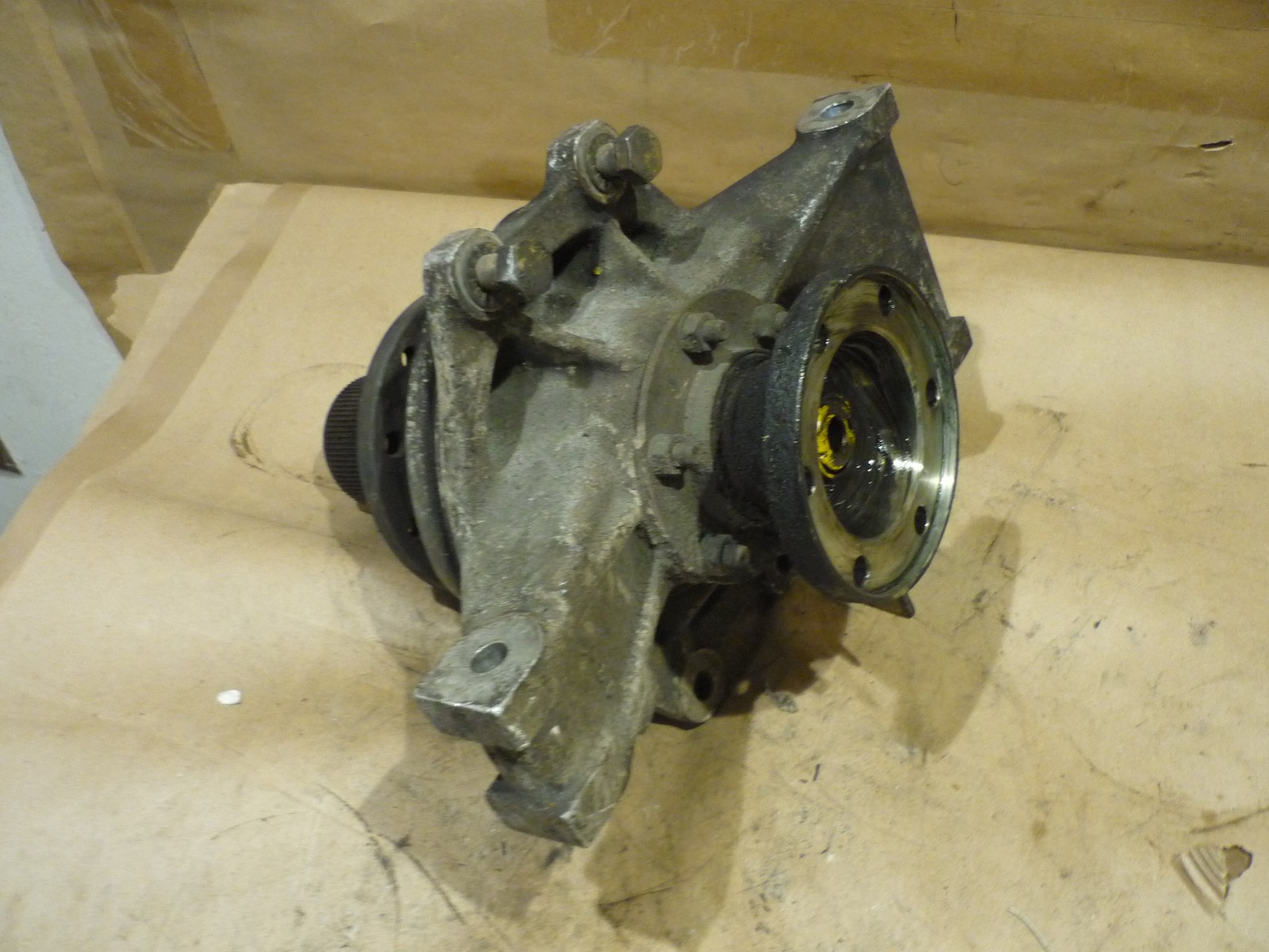 Ferrari Testarossa - Rear Suspension Upright/Hub Holder) - P/N 125973 - 135082