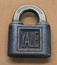 Vintage Padlock Yale & Towne Mfg. Co. Stamford Conn. Made In USA No Key 9 oz.