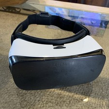 Samsung Gear VR powered by Oculus  SM-R322 Ma...
