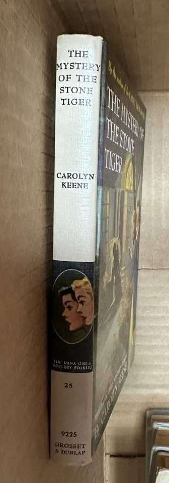 Dana Girls #25 The Mystery of the Stone Tiger 1965 Picture Cover SCARCE! Excel - Image 4 of 4