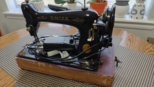 Vintage 1947 Singer 201-2 Heavy Duty Sewing Machine Potted Motor Case