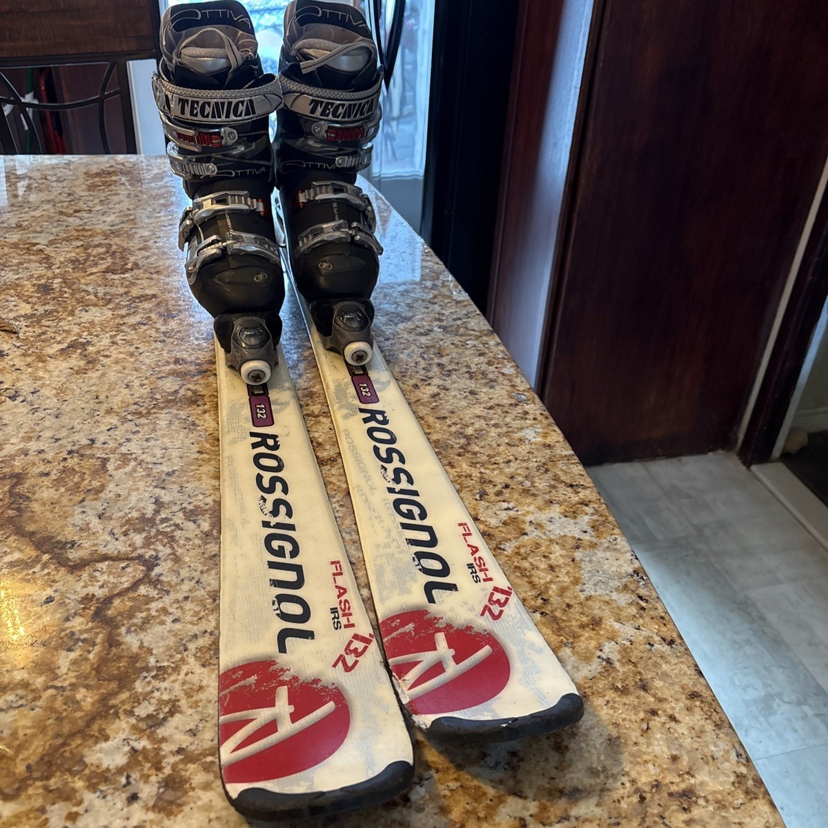 Rossignol Flash IRS 132cm skis, Adj. Bindings, Tecnica Boots Rossignol Flash IRS 132cm skis, Adj. Bindings, Tecnica Boots