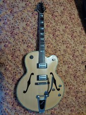 Blonde Peavey Rockingham Semi Acoustic Guitar with HARD CASE (postage included)