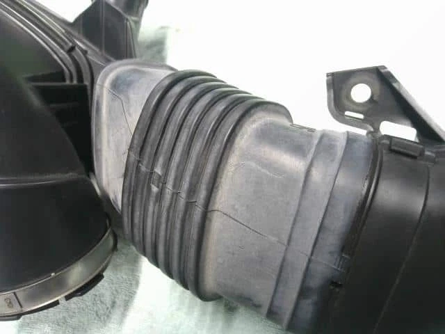 HONDA Fit 2017 DAA-GP5 Air Cleaner Assembly 172015P6008 [Used] [PA96081585] - Image 4 of 4