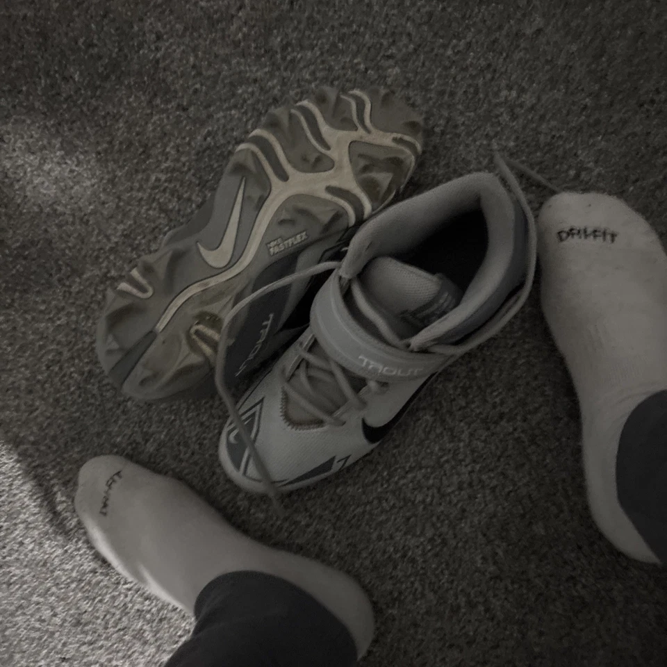 nike mike trout baseball cleats - Image 2 of 3