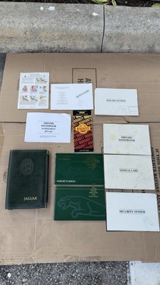 Jaguar 1999 XJ8 sedan Owner's Manual OEM 1 set Jaguar and Green 1 Pouch