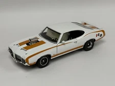 1/18 ACME  1972 Oldsmobile 442 Hurst Drag Outlaw in White A1805620 . #145