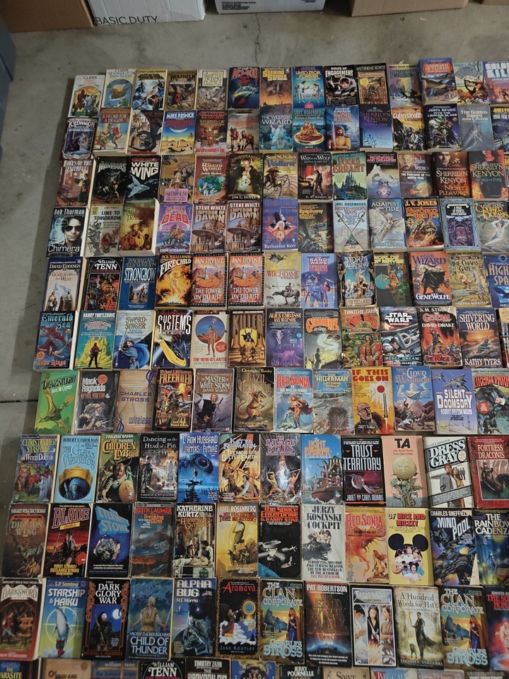 Huge Lot of 550 Vintage Sci-Fi/Fantasy PB Books ACE DEL REY TOR DAW | eBay